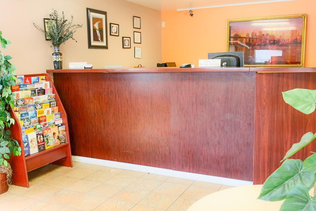 Budgetel Inn And Suites Atlanta Midtown Екстериор снимка